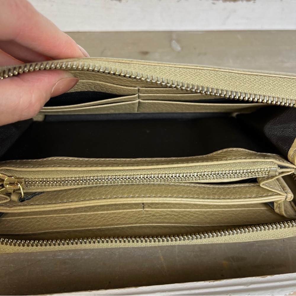 Gucci Soho Beige Leather Zip Around Wallet Tassel Logo Authentic 308364 Gifting - Picture 9 of 16